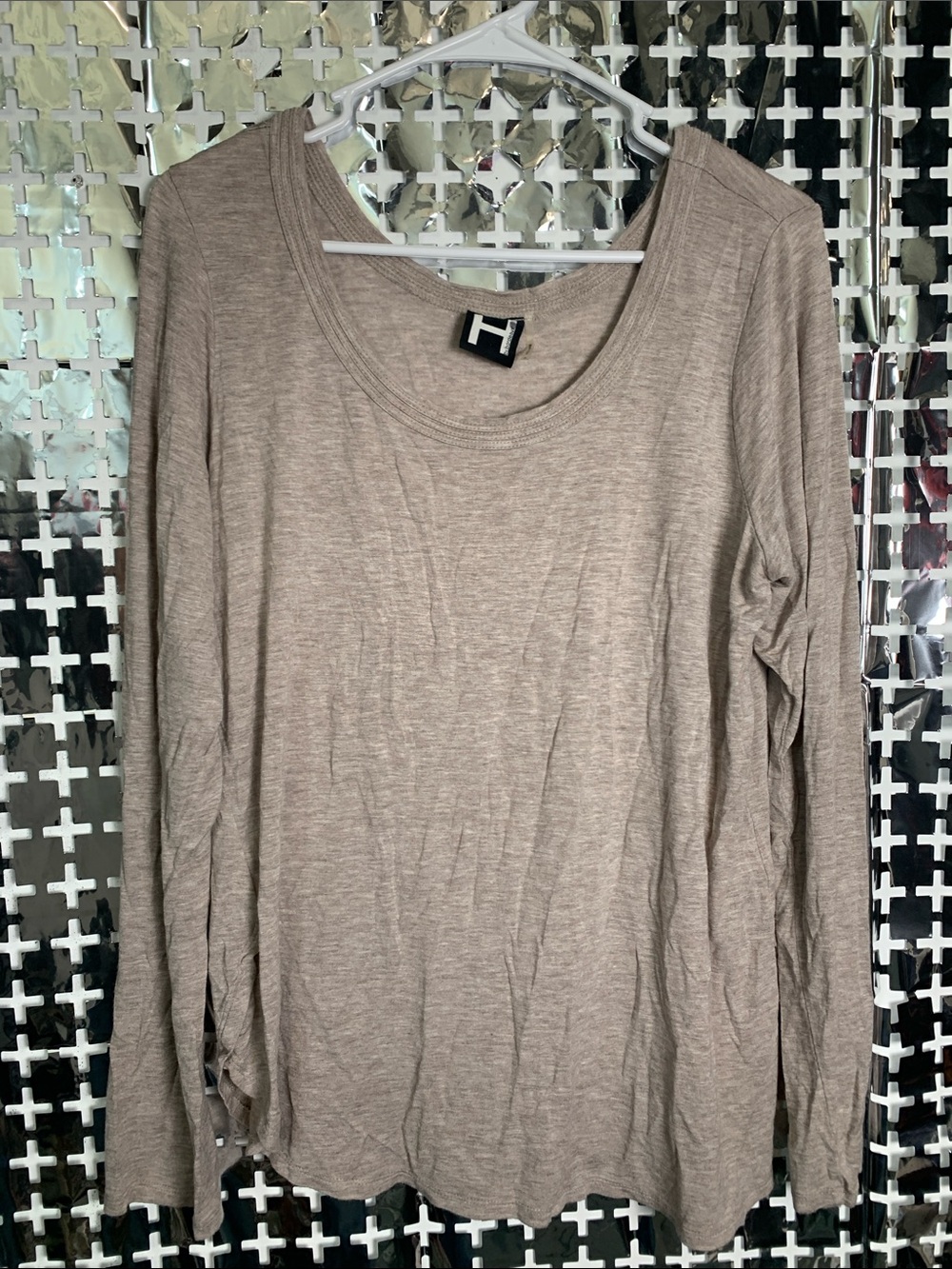 H by Bordeaux Long-Sleeve Scoop Neck Top in Taupe